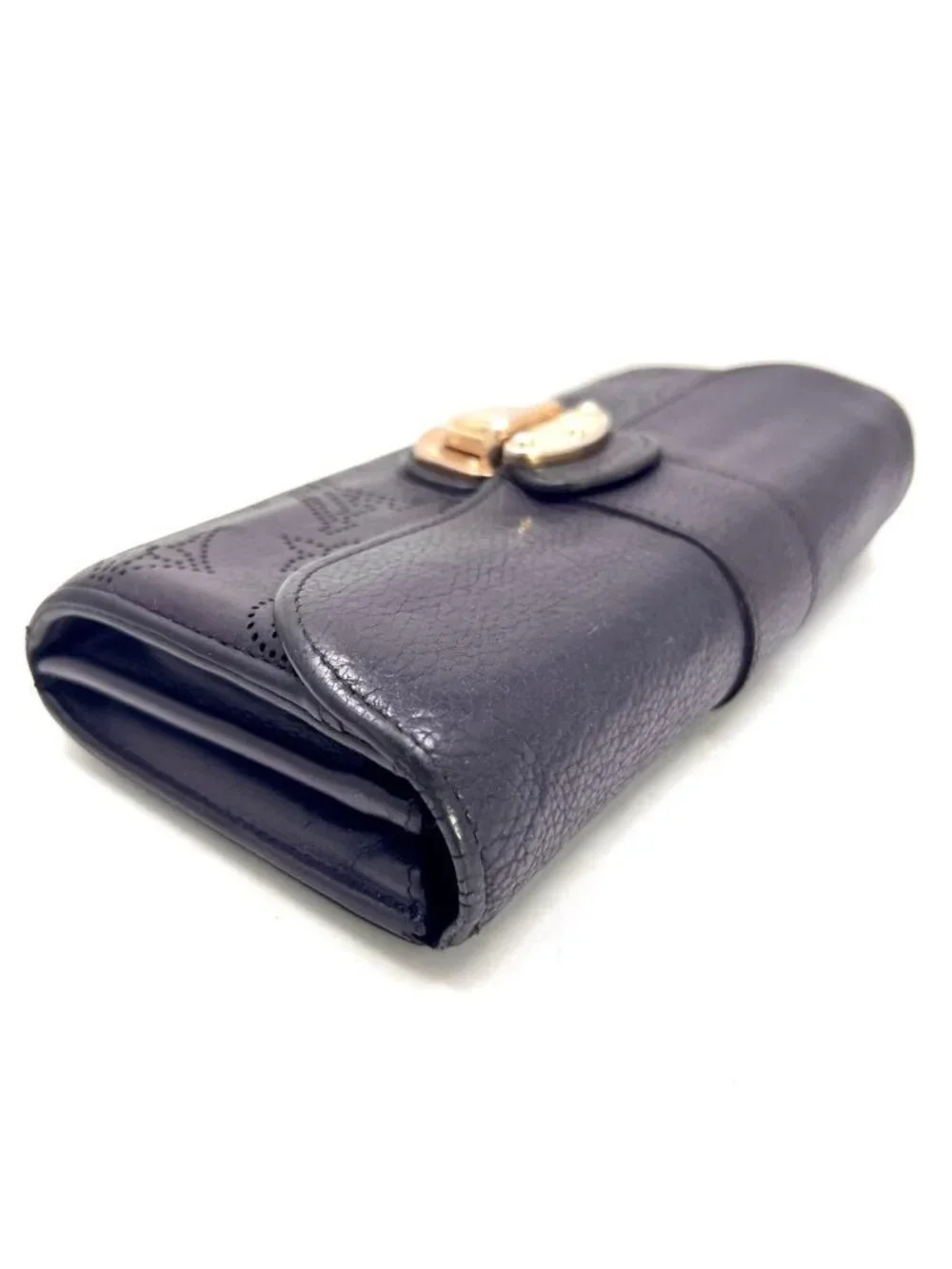 Louis Vuitton color dark